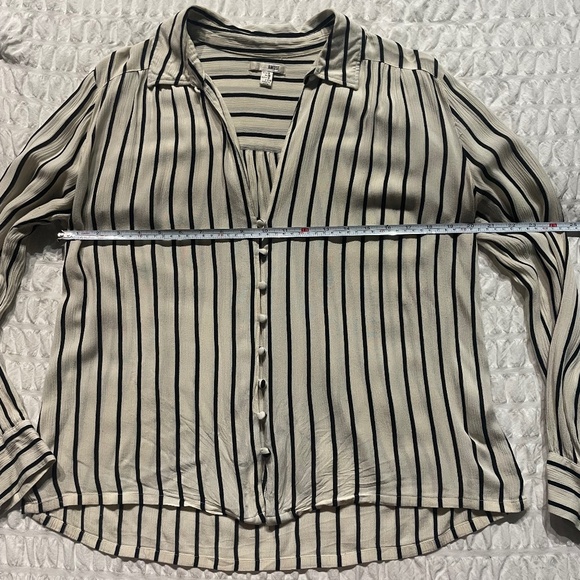 🌟Amuse Society Black & White Striped Button Down Blouse Women’s Medium - Picture 6 of 11